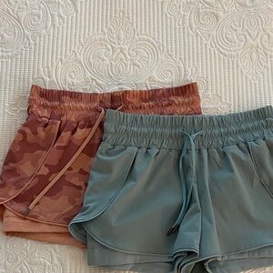 CRZ YOGA Women's Athletic Shorts - Camouflage and Teal